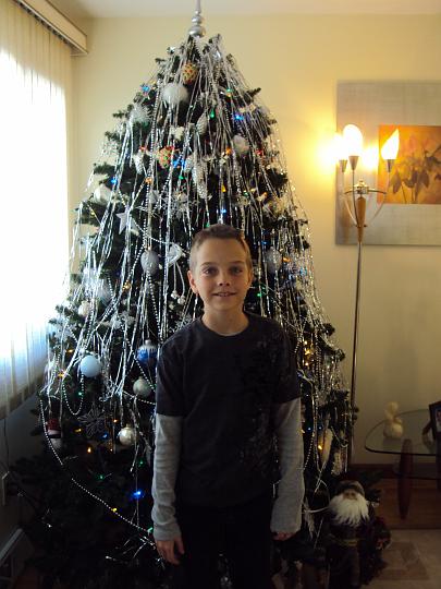 Alesha and New Year tree  3.jpg